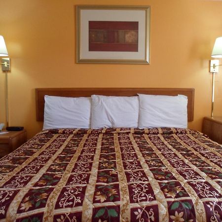 Rodeway Inn & Suites Austin Exterior photo