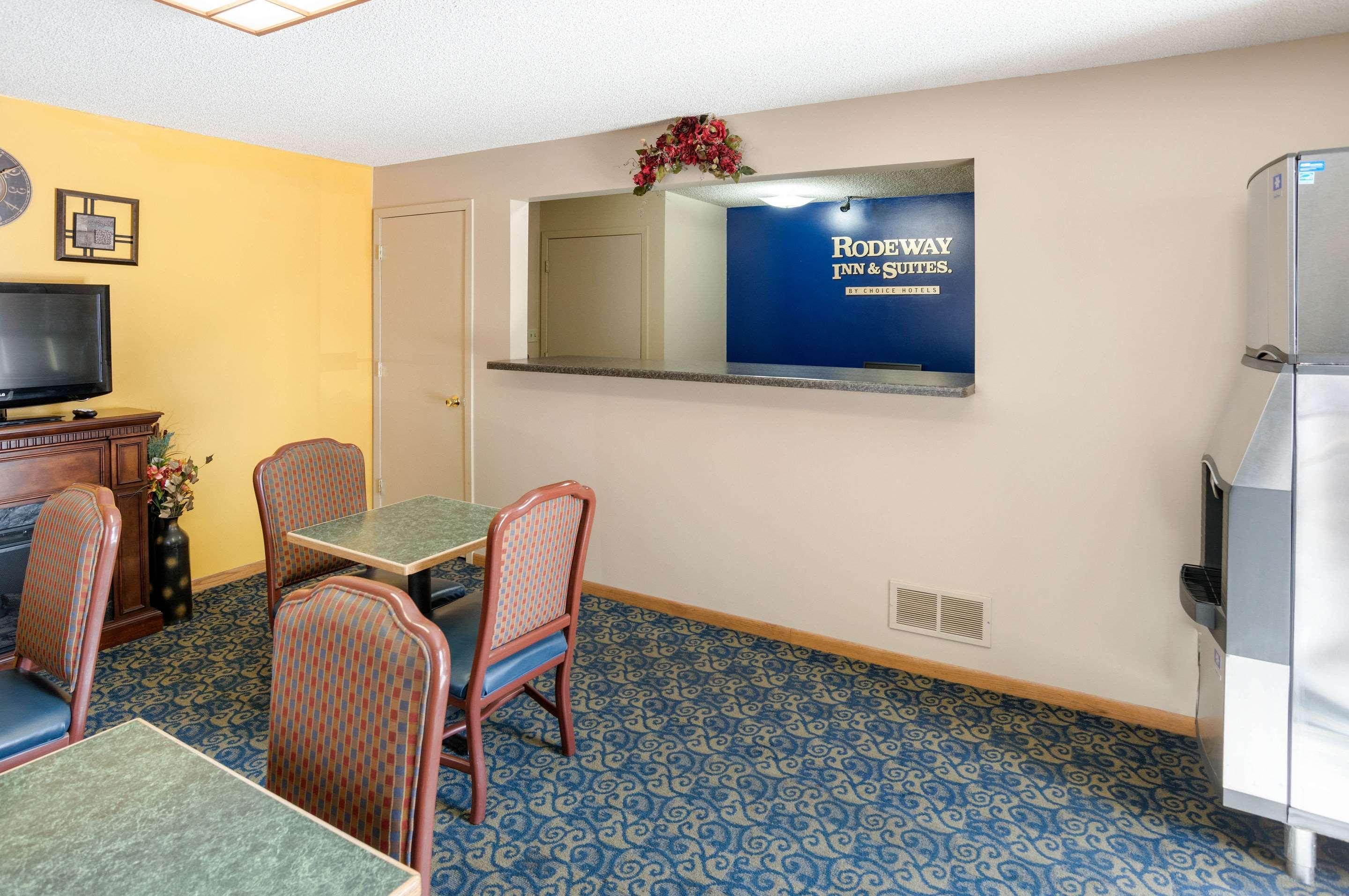 Rodeway Inn & Suites Austin Exterior photo