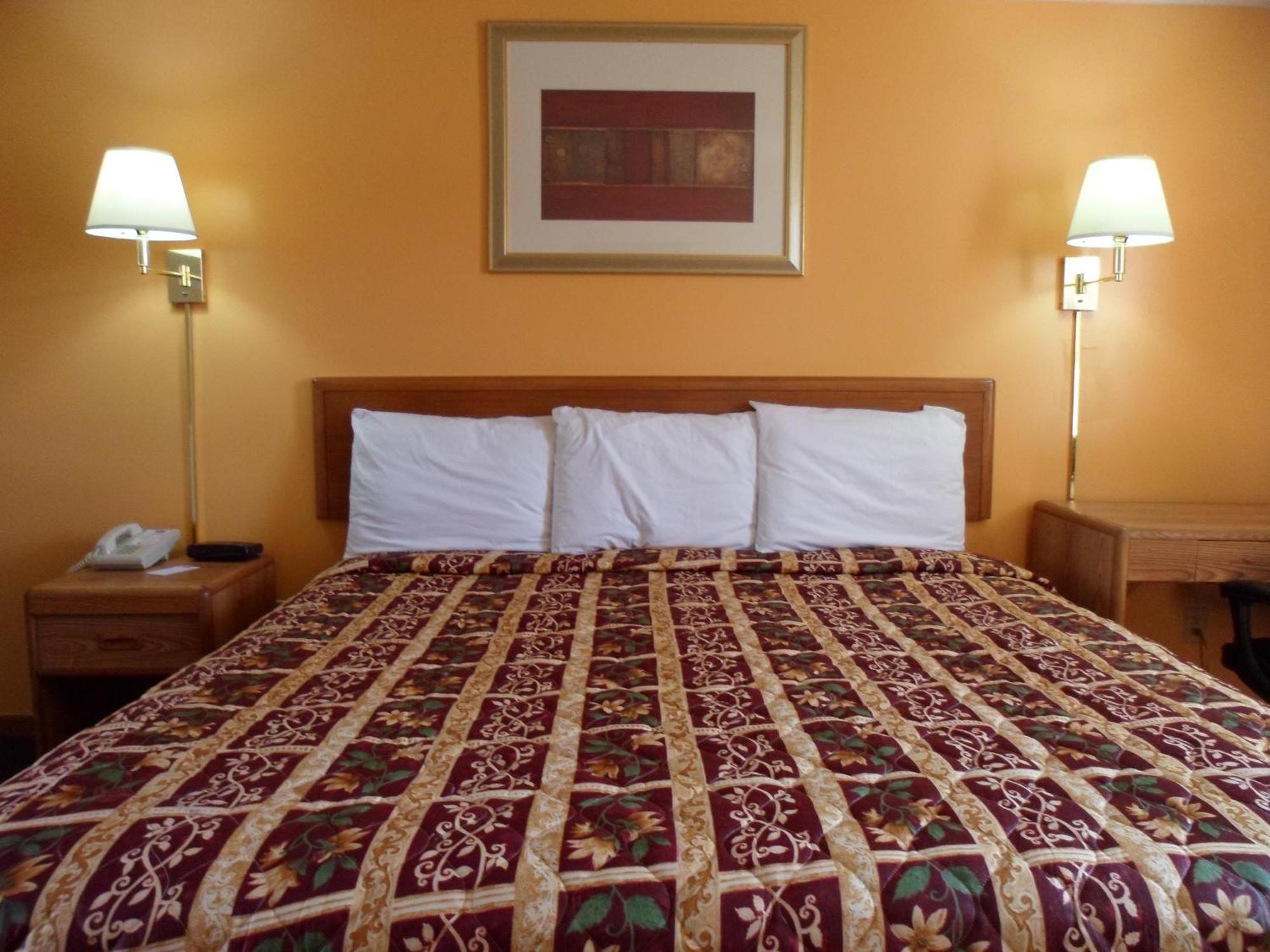 Rodeway Inn & Suites Austin Exterior photo